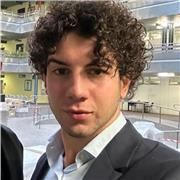 Insegnante laureando in ingegneria per aiuto compiti e ripetizioni
